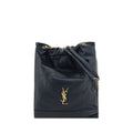 Sac à épaule Saint Laurent en cuir d'agneau noir, design élégant avec détails sophistiqués, pour un look chic et moderne.