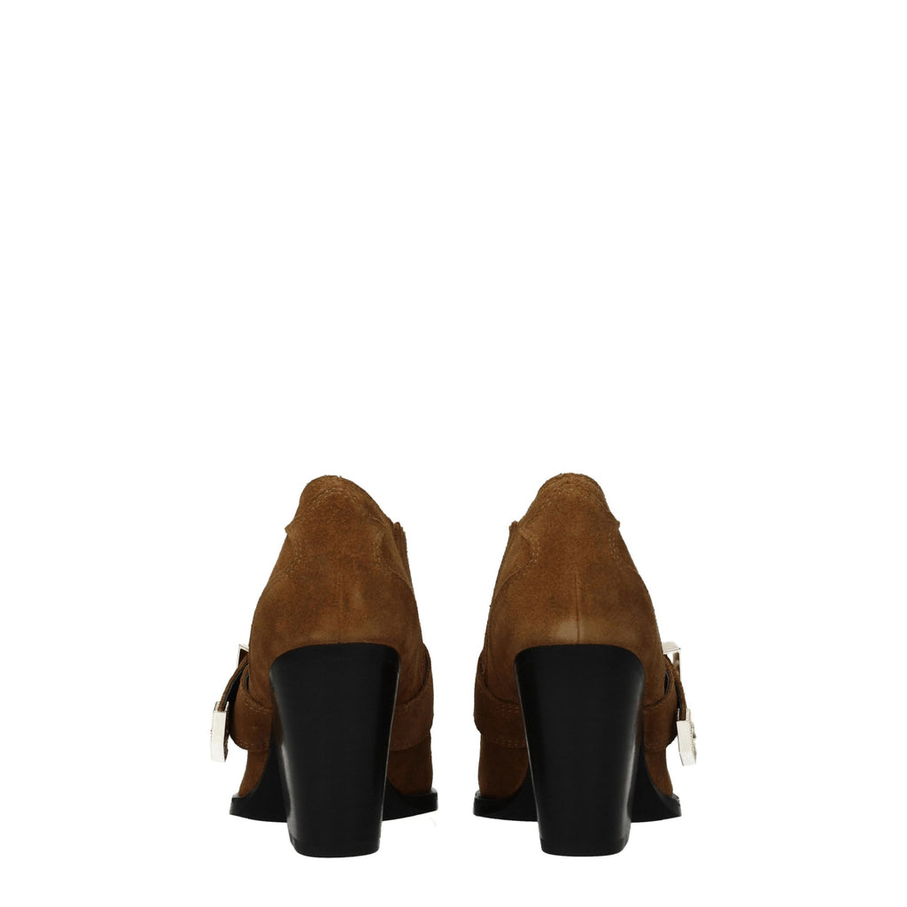 Bottes en cuir marron pour ankle de la marque Versace Jeans, élégantes et modernes, visibles dans l'image.