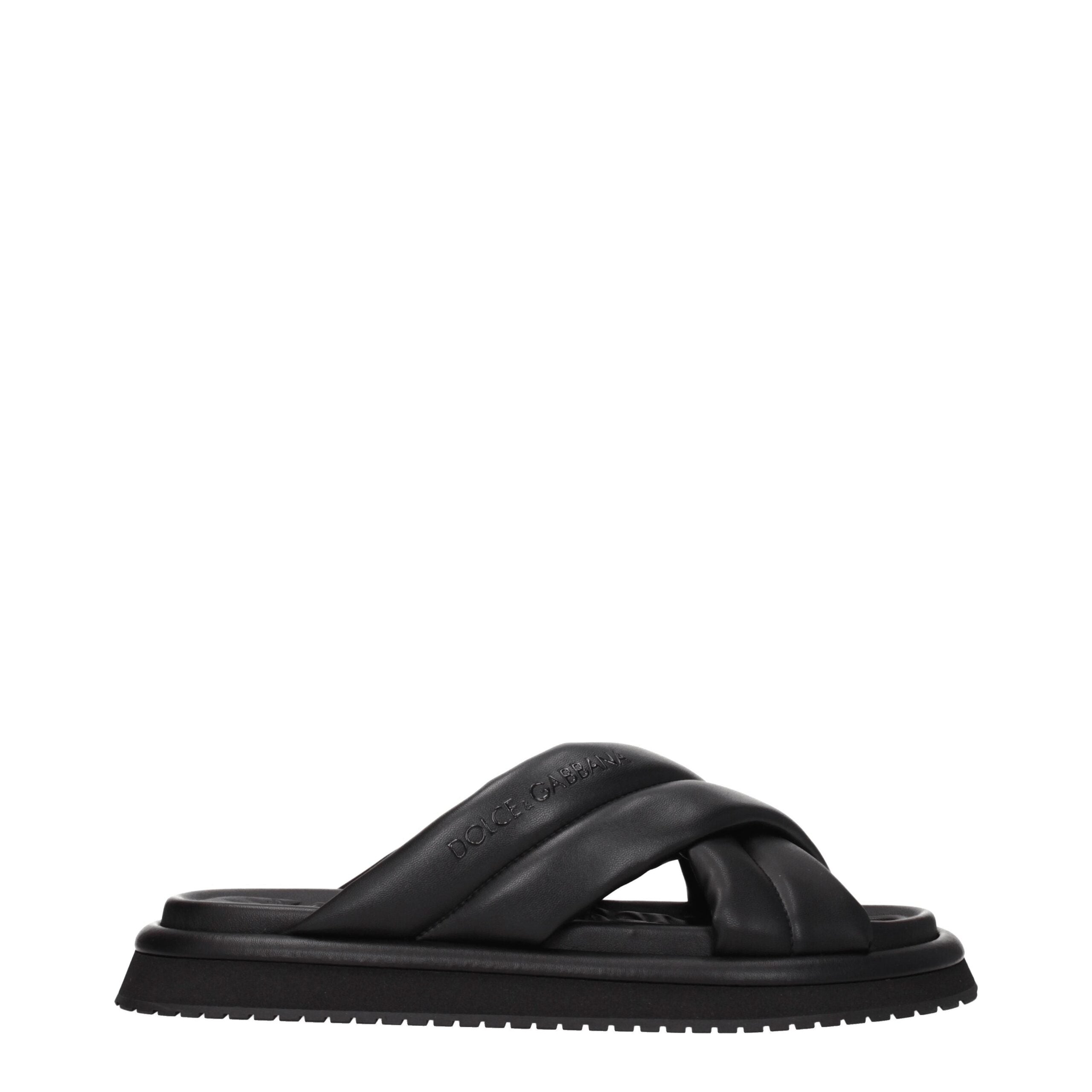Chaussures slippers en cuir noir Dolce & Gabbana, élégantes et confortables, visibles sous tous leurs détails.