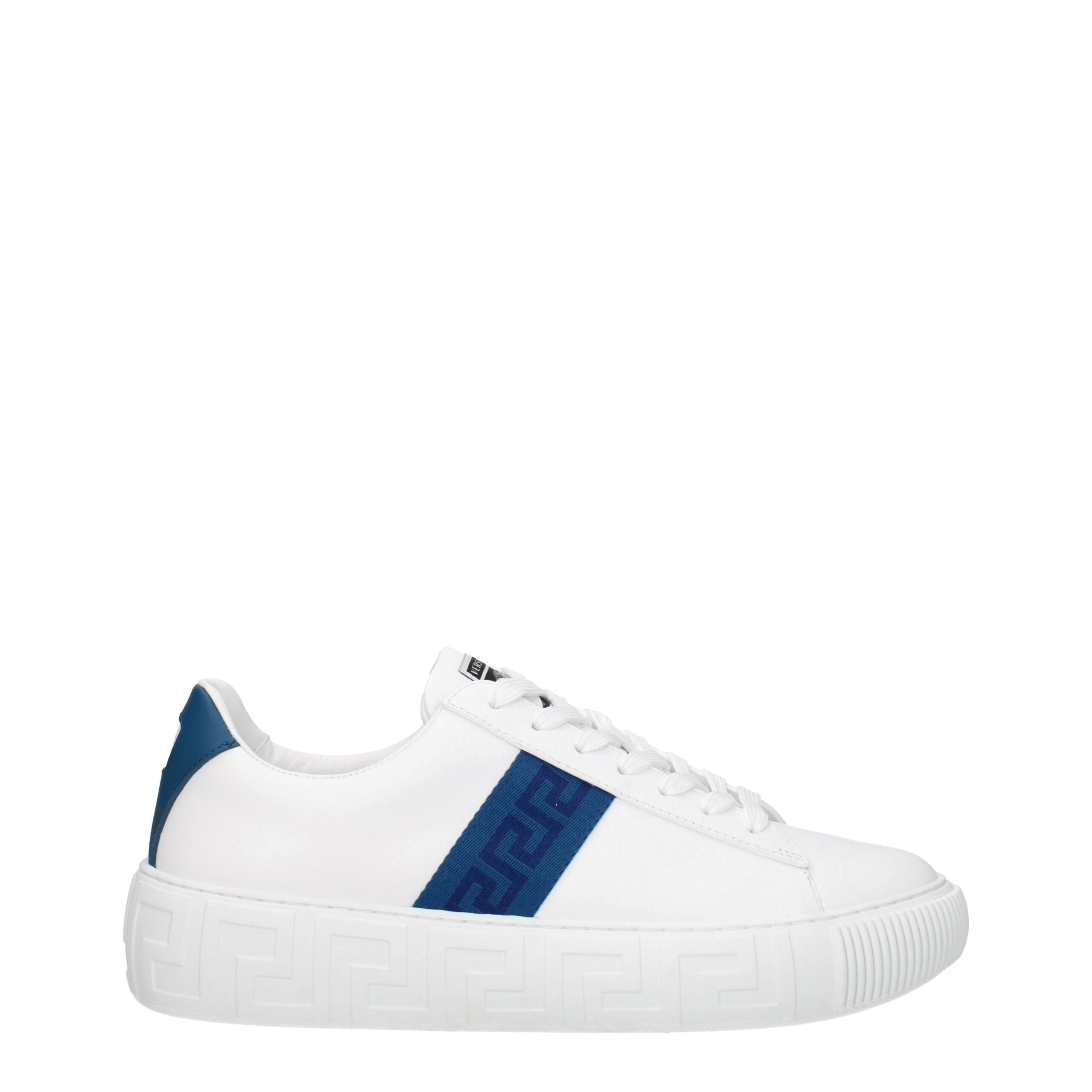 Chaussures basses en cuir blanc de Versace, sneakers élégants pour homme avec design sophistiqué.