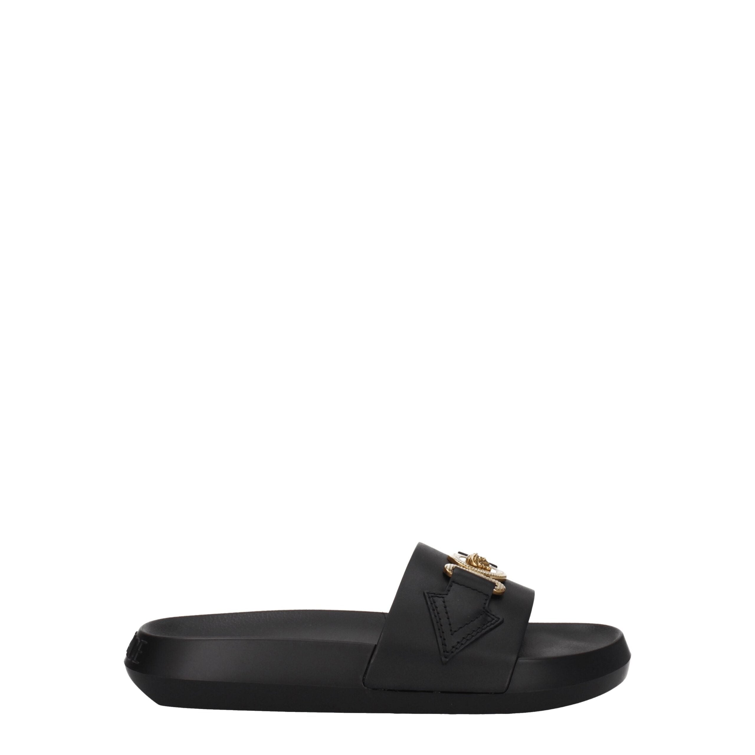Pantoufles en cuir noir Versace, élégantes et confortables, avec logo distinctif visible sur la partie supérieure.