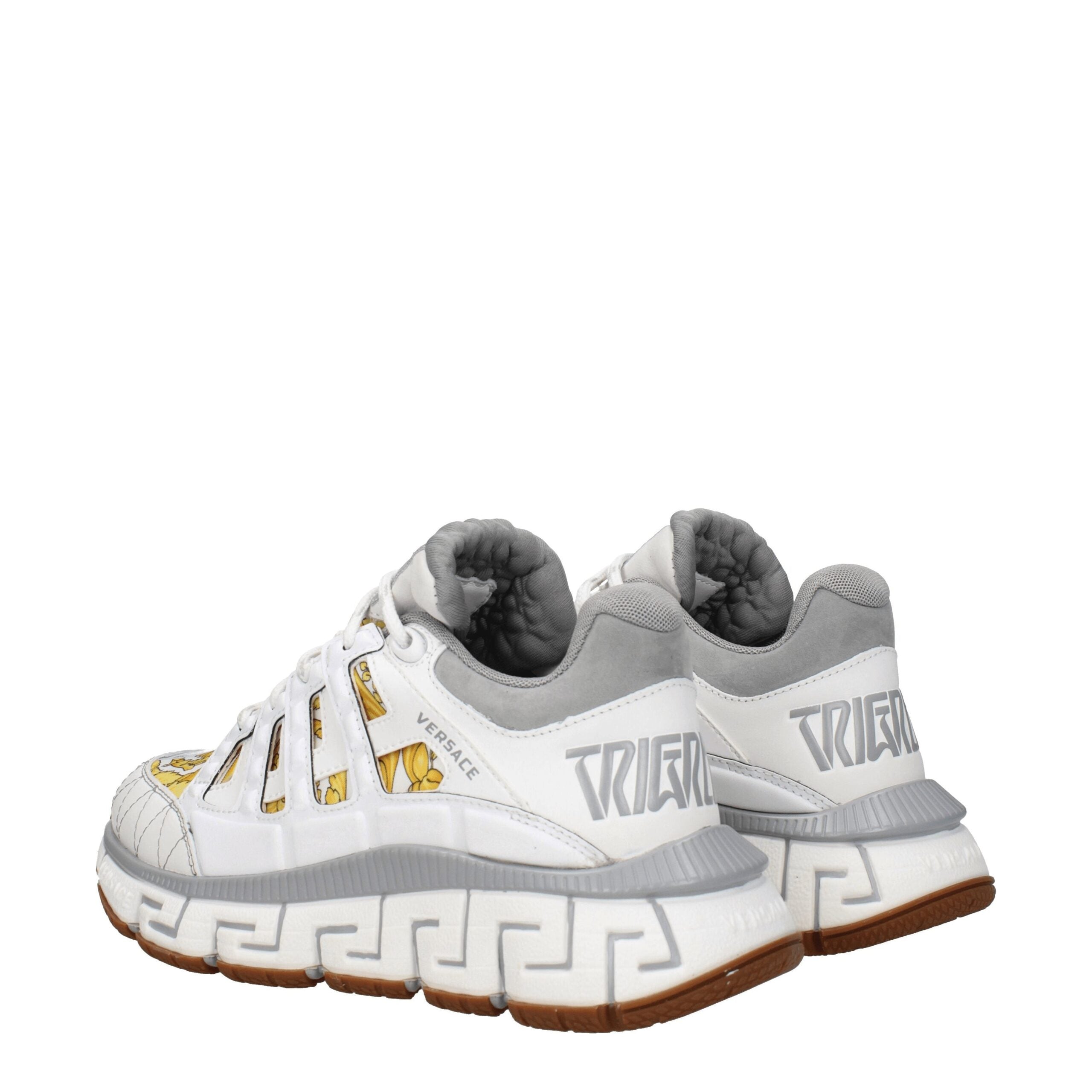 Chaussures de sport blanches Versace en tissu avec semelles épaisses et design élégant, pour un style sportif sophistiqué.