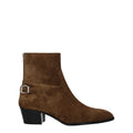 Bottes en cuir marron Celine pour la cheville, avec talon moyen et design élégant, visibles en gros plan sur fond neutre.