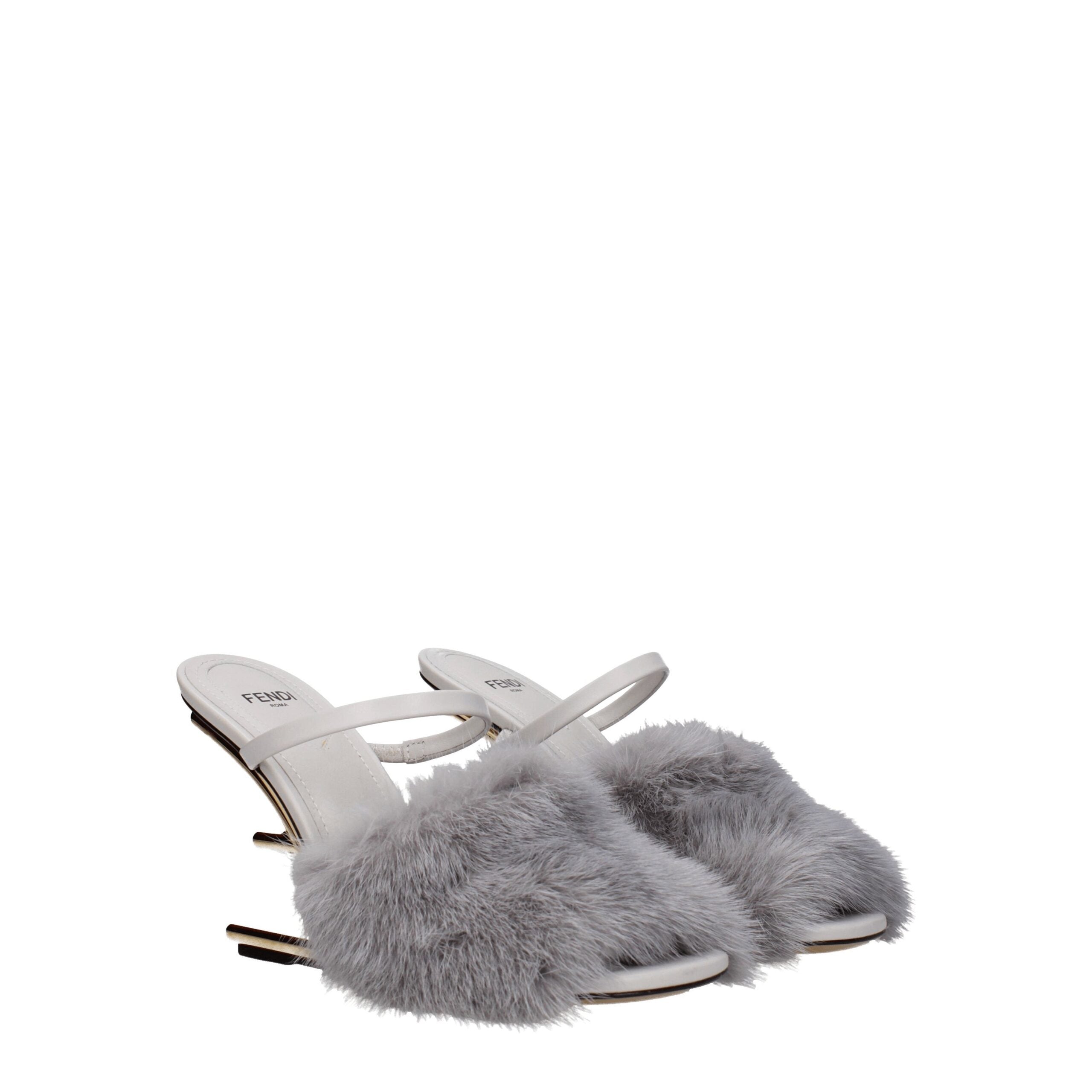 Fendi Slipper aus grauem Nerzfell