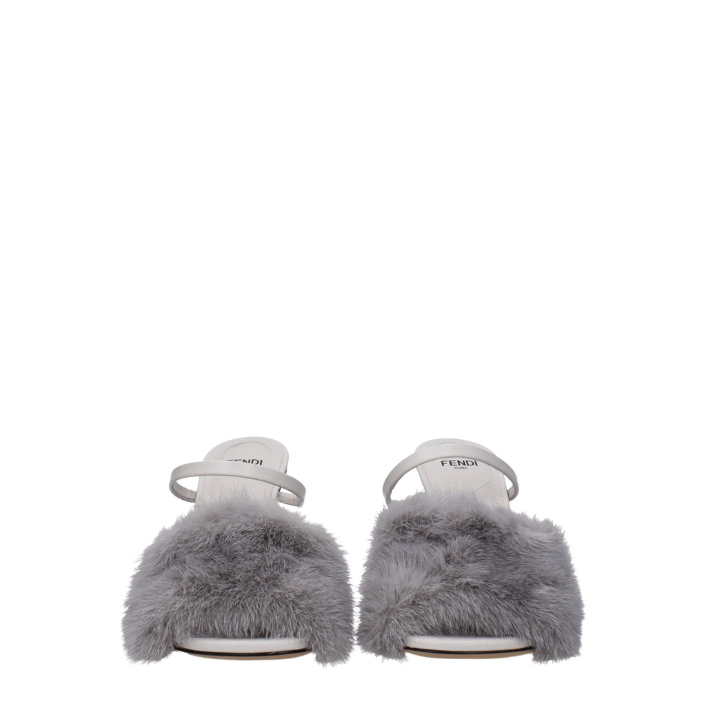 Fendi Slipper aus grauem Nerzfell