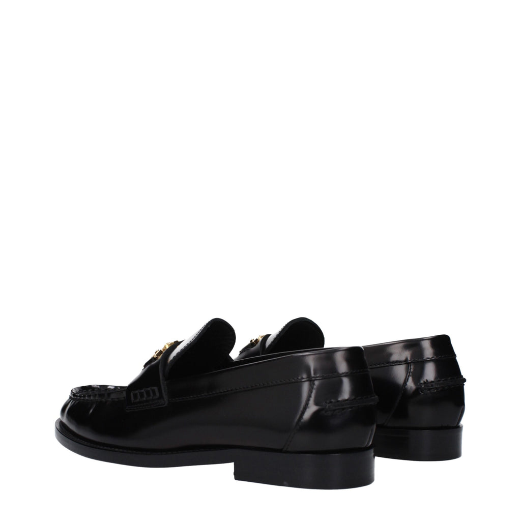 Mocassins en cuir noir de la marque Versace, chaussures slip-on élégantes pour homme.