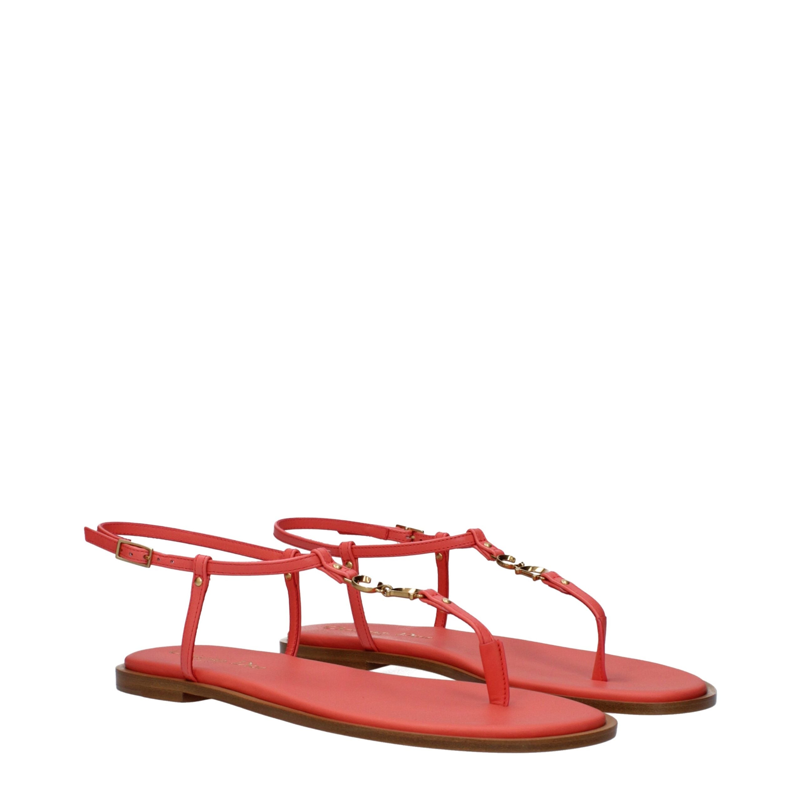 Sandales Dior en cuir rose pour femme, tongs élégantes avec logo Christian Dior visibles sur les brides.