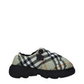 Chaussures mocassins slip-on en tissu vert de Burberry, élégantes et confortables, pour un style sophistiqué.