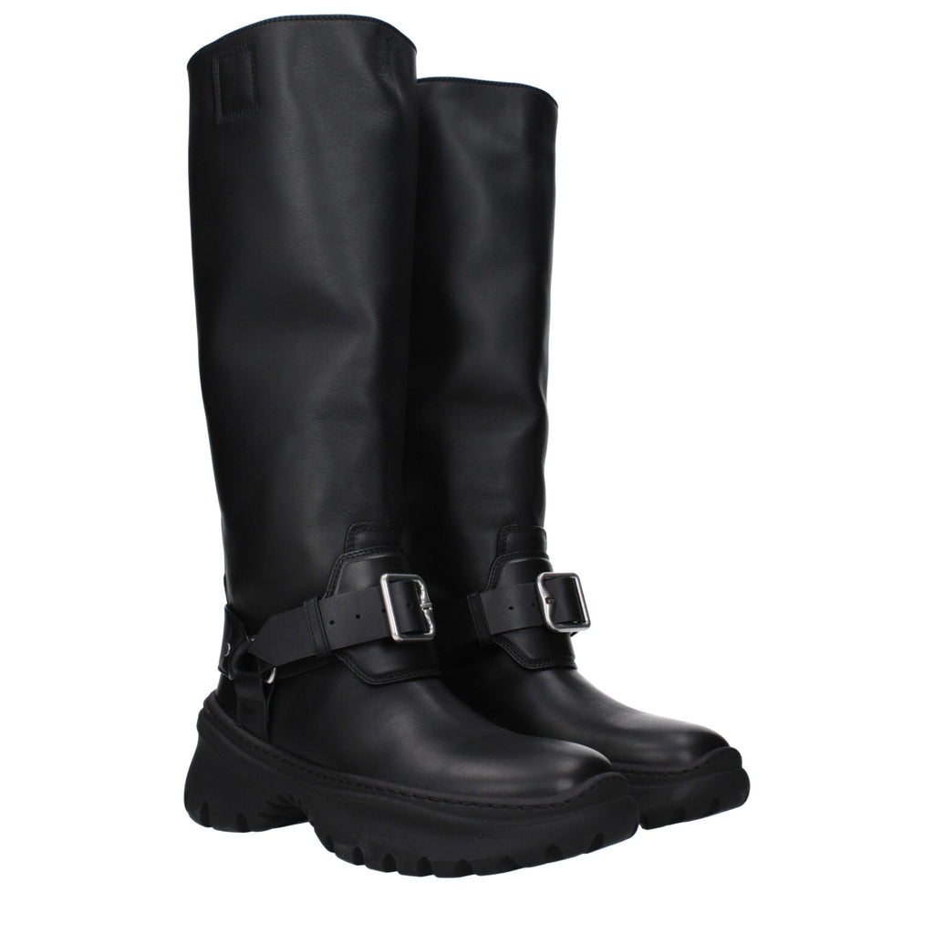 Bottes en cuir noir Burberry pour femmes, élégantes et sophistiquées, visibles avec détails de couture et semelle en cuir.