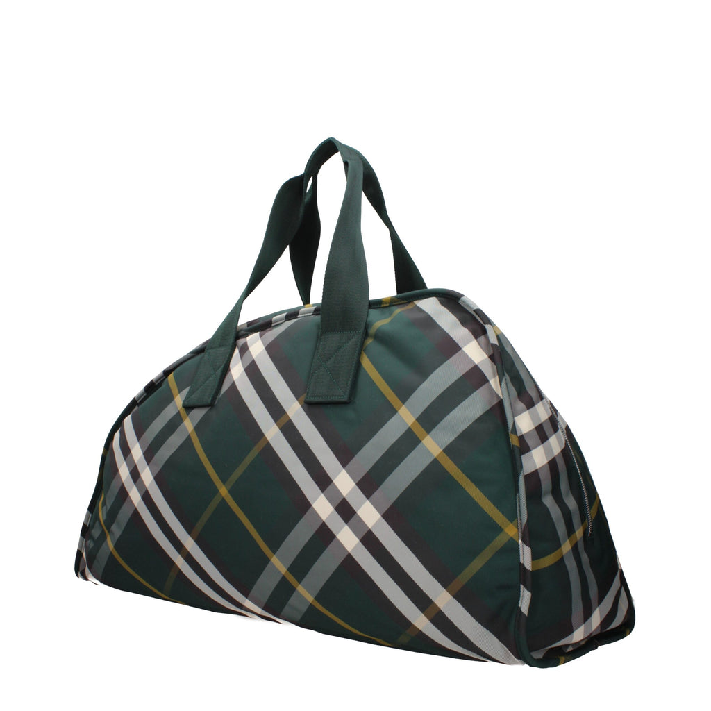 Valise de voyage en tissu vert Burberry, bagage léger et élégant pour déplacements.