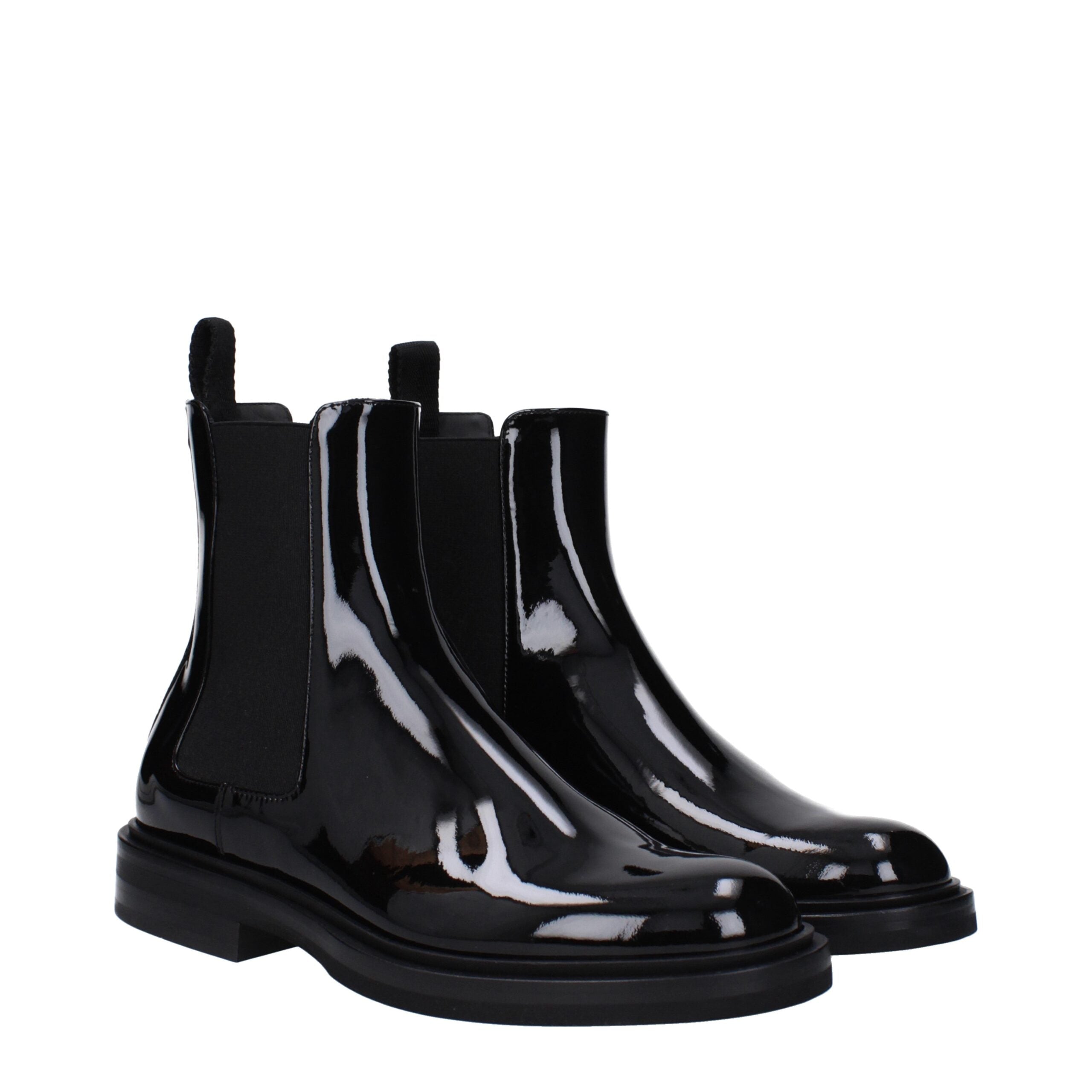 Bottes bottines en cuir noir de la marque Dolce & Gabbana, ankle, avec détails élégants et finition soignée.