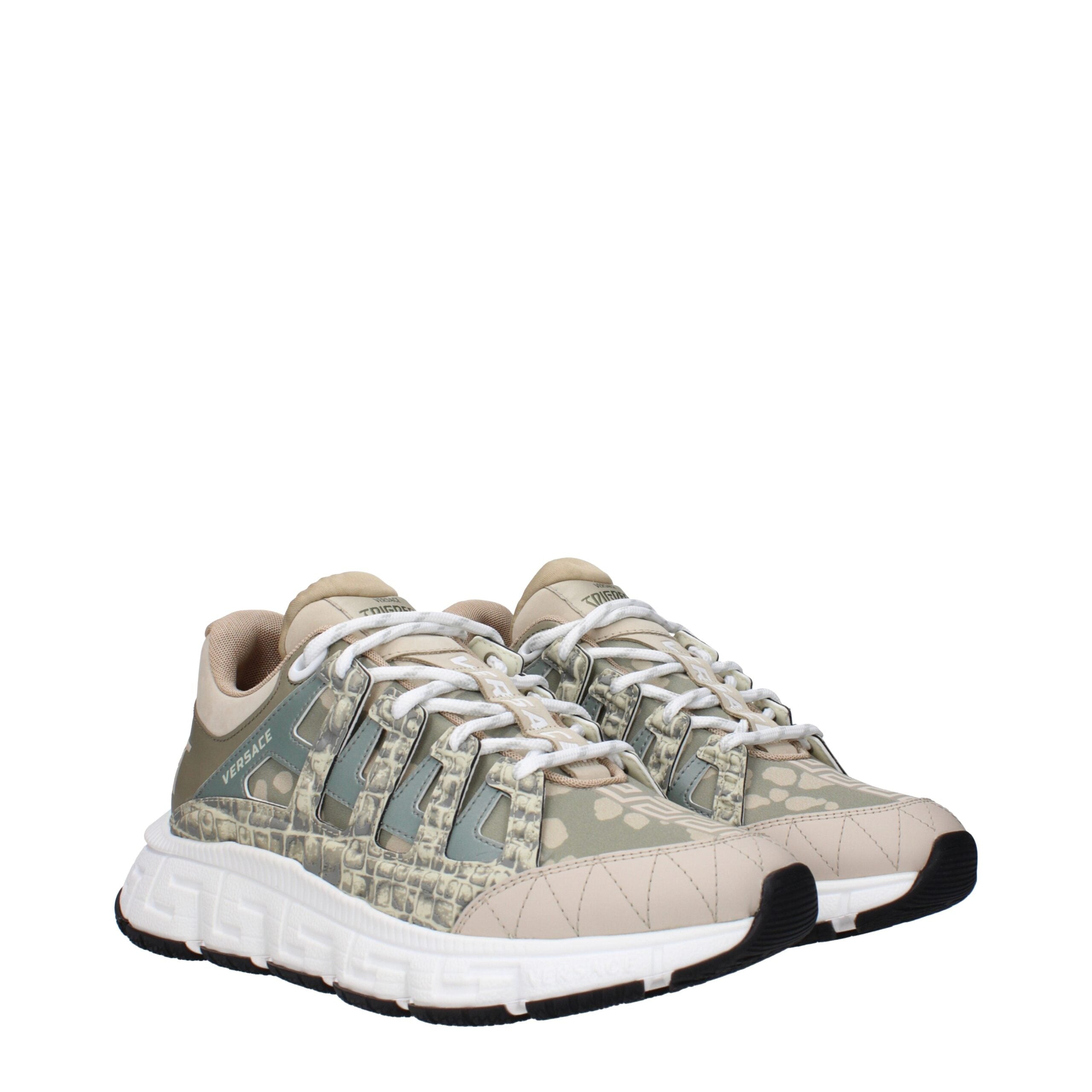 Basket sneakers bass en tissu vert de la marque Versace, avec détails de design élégants.