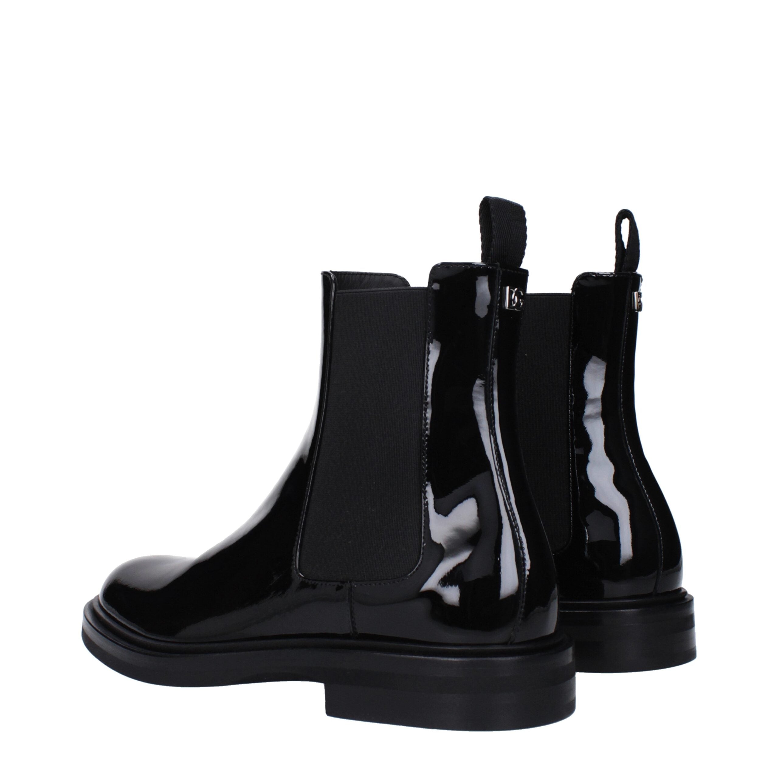 Bottes ankle en cuir noir de la marque Dolce & Gabbana, avec semelle en caoutchouc et détails élégants.