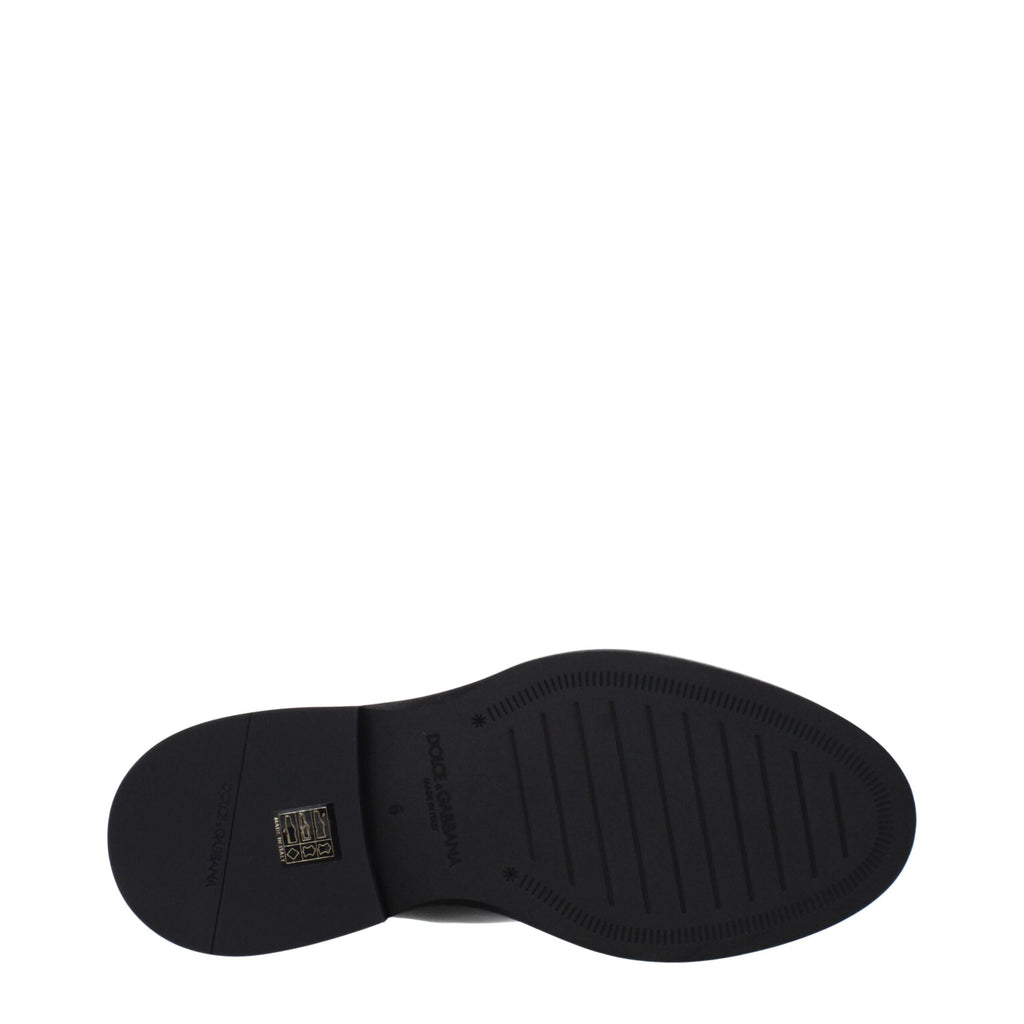 Bottes ankle en cuir noir de Dolce & Gabbana, style élégant et sophistiqué, vues en gros plan.