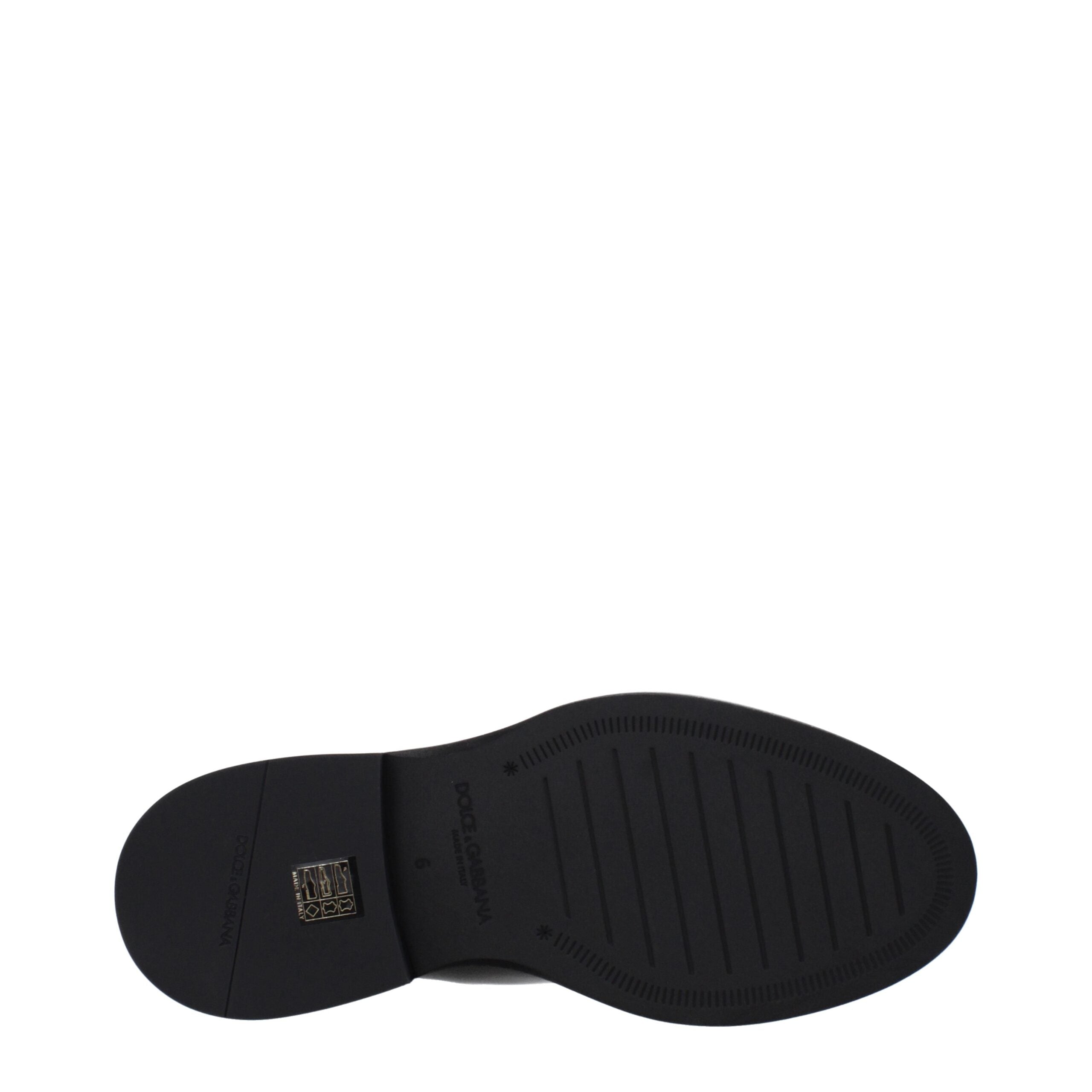 Bottes ankle en cuir noir de Dolce & Gabbana, style élégant et sophistiqué, vues en gros plan.