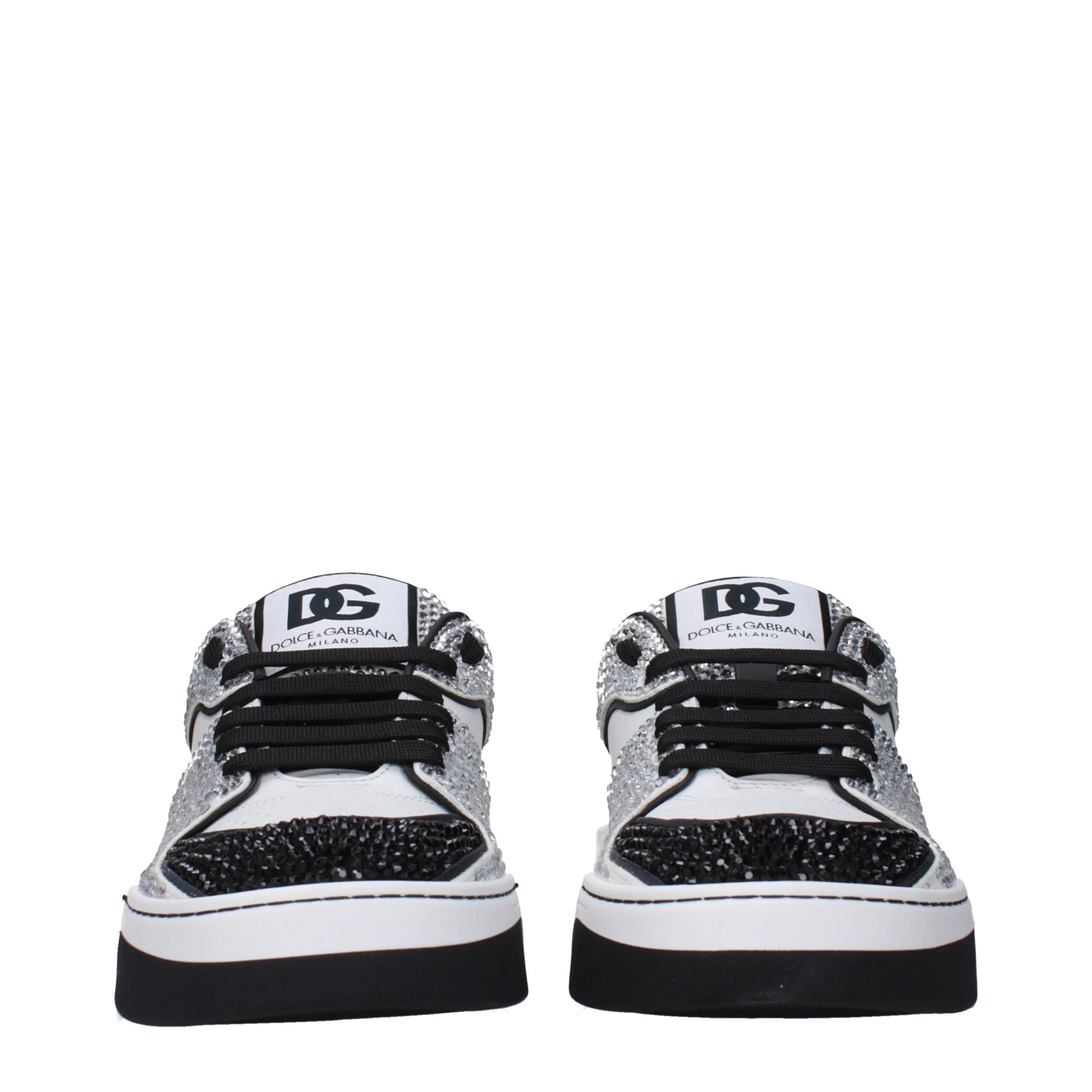 Chaussures sneakers basses en cuir blanc Dolce & Gabbana, style décontracté et moderne, vues de face sur fond neutre.