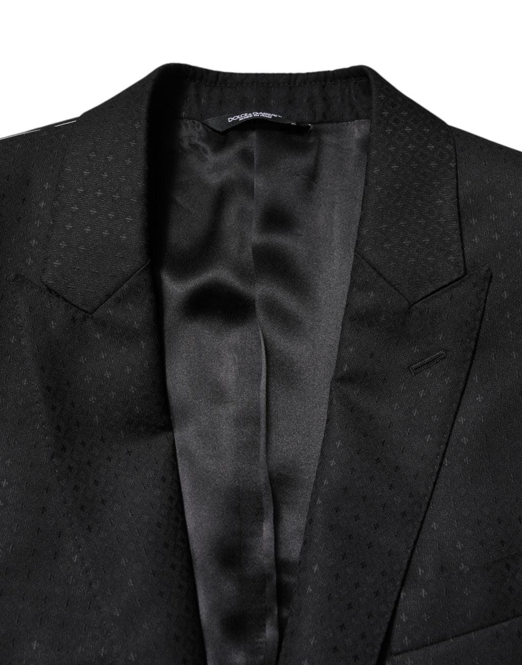 Costume deux pièces noir en jacquard Dolce & Gabbana, veste croisée à un bouton et pantalon assorti, élégant et sophistiqué.