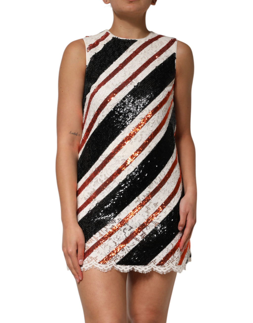 Robe droite Dolce & Gabbana en sequins multicolores, embellie de paillettes brillantes, pour une tenue élégante et colorée.