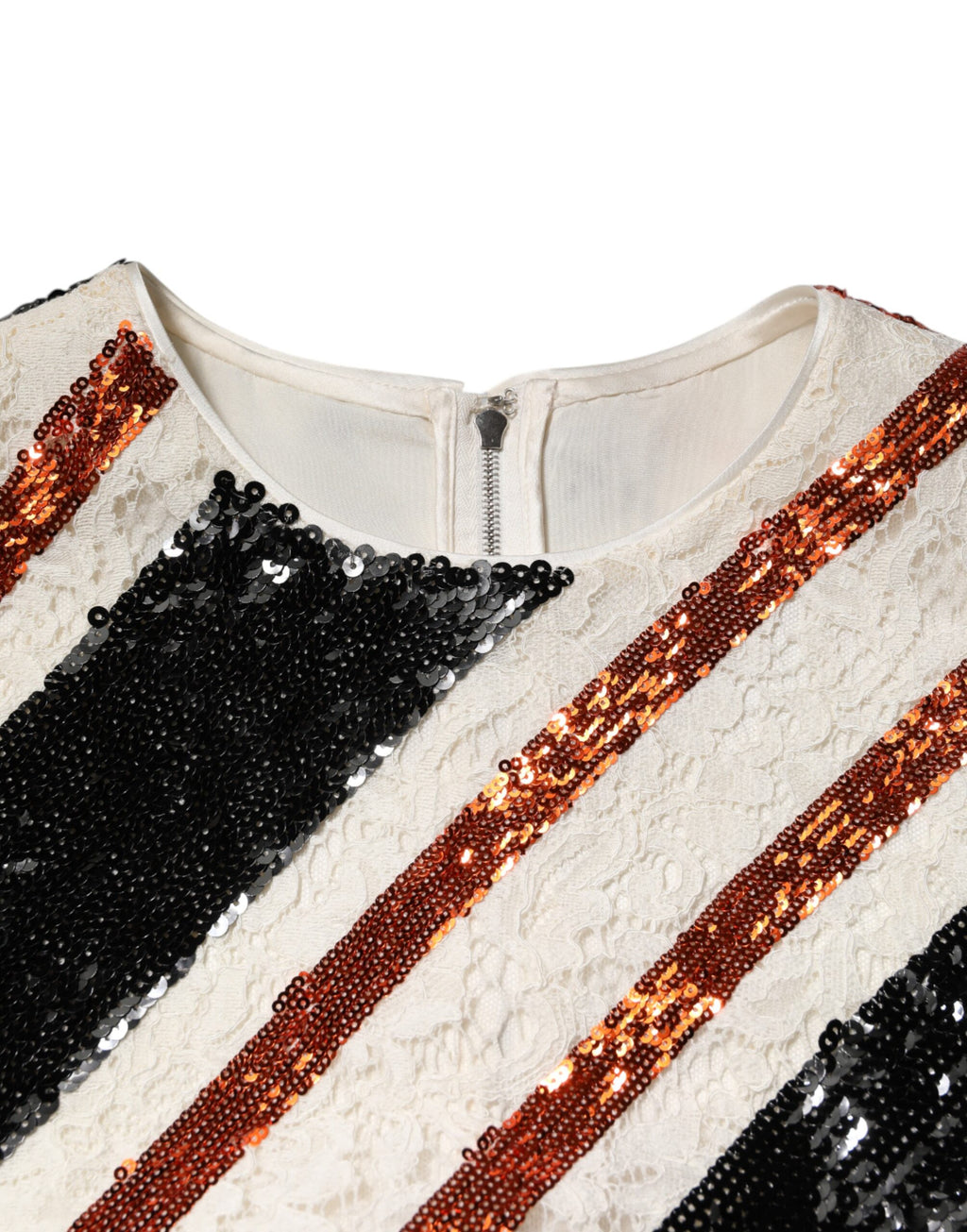 Robe trapèze Dolce & Gabbana ornée de sequins multicolores et embellissements, élégante et brillante.