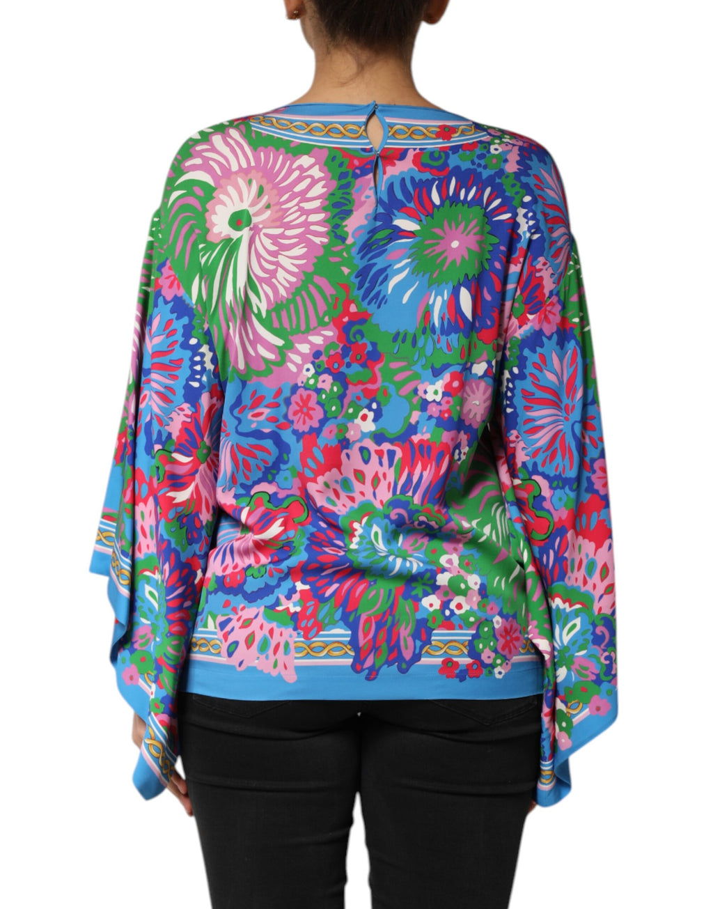 Blouse tunique Dolce & Gabbana à motifs floraux multicolores, légère et élégante, portée avec manches longues et col en V.