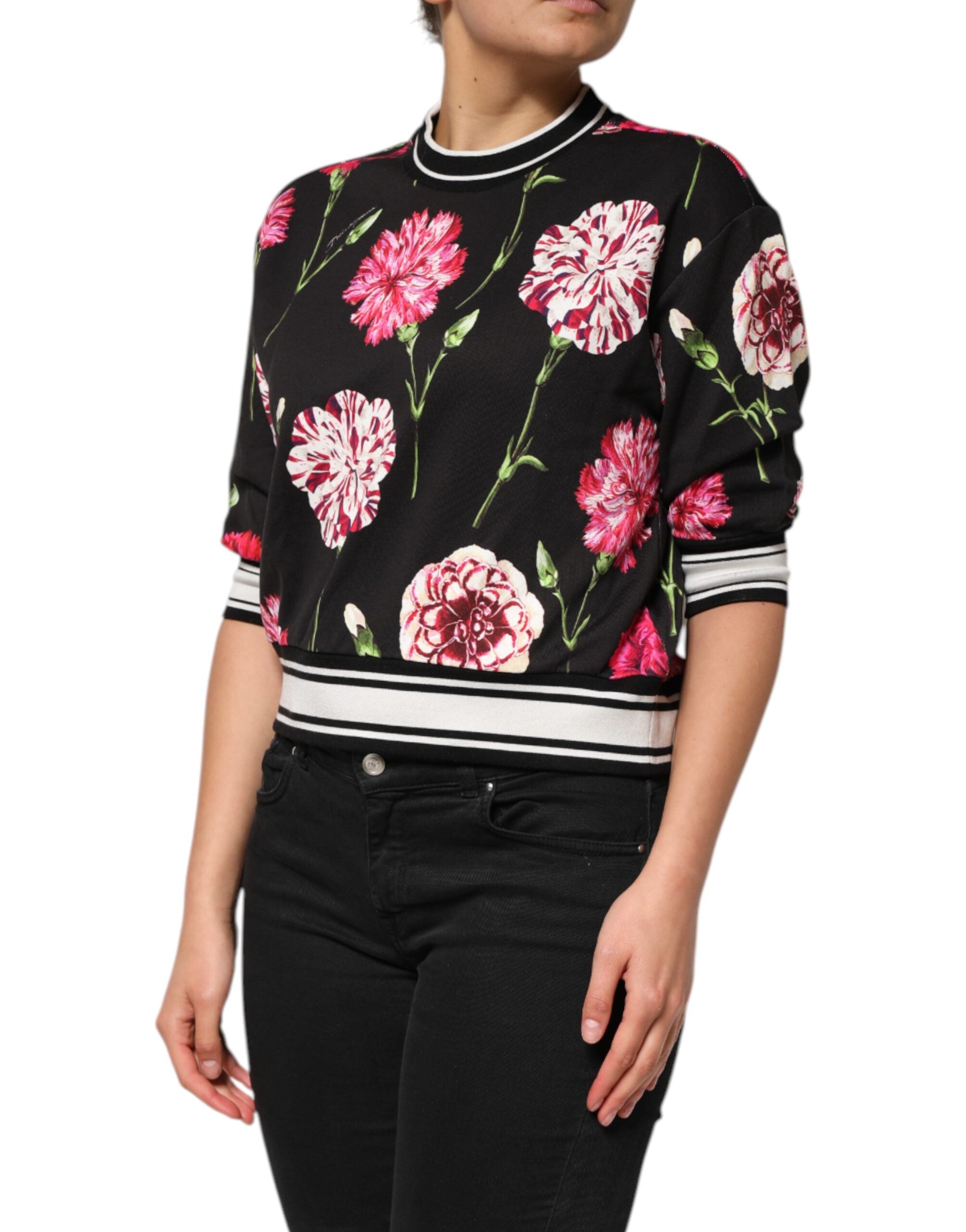 Haut à manches courtes en coton noir à imprimé floral Dolce & Gabbana, détails élégants et style féminin.