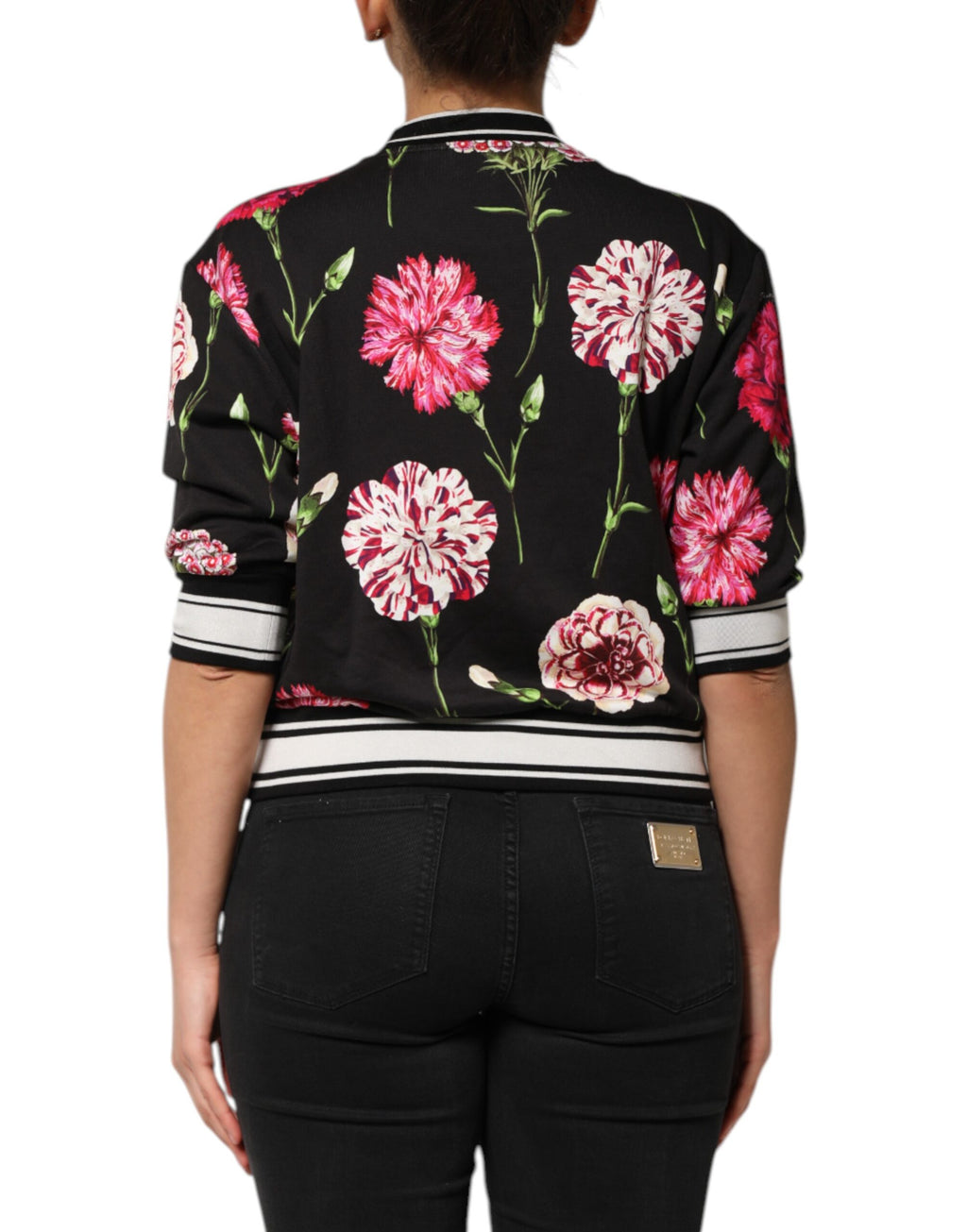 Haut en coton noir à fleurs Dolce & Gabbana avec manches courtes, motif floral élégant et détails raffinés.