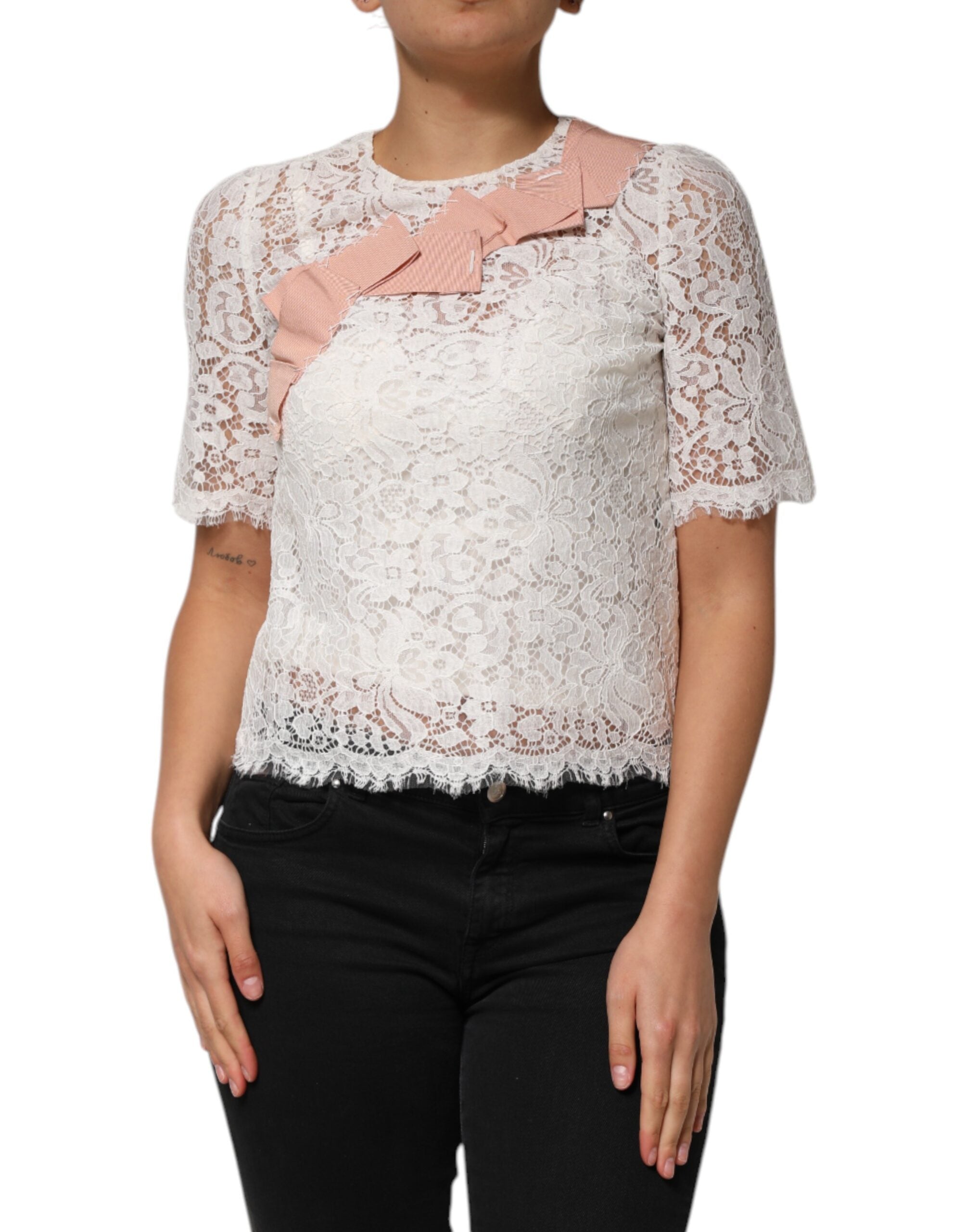 Blouse Dolce & Gabbana en dentelle blanche à manches courtes avec motif floral, élégante et légère pour femme.