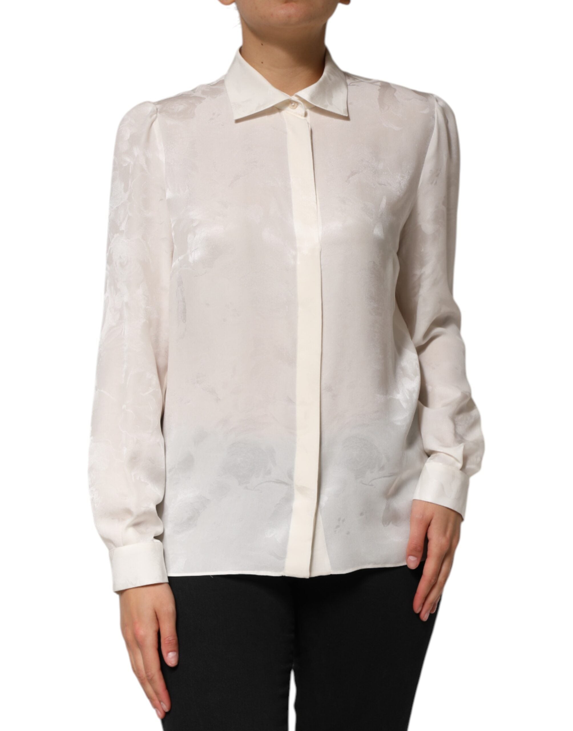 Chemise blanche en soie à manches longues et col Dolce & Gabbana, vue sur le haut du corps, élégante et sophistiquée.