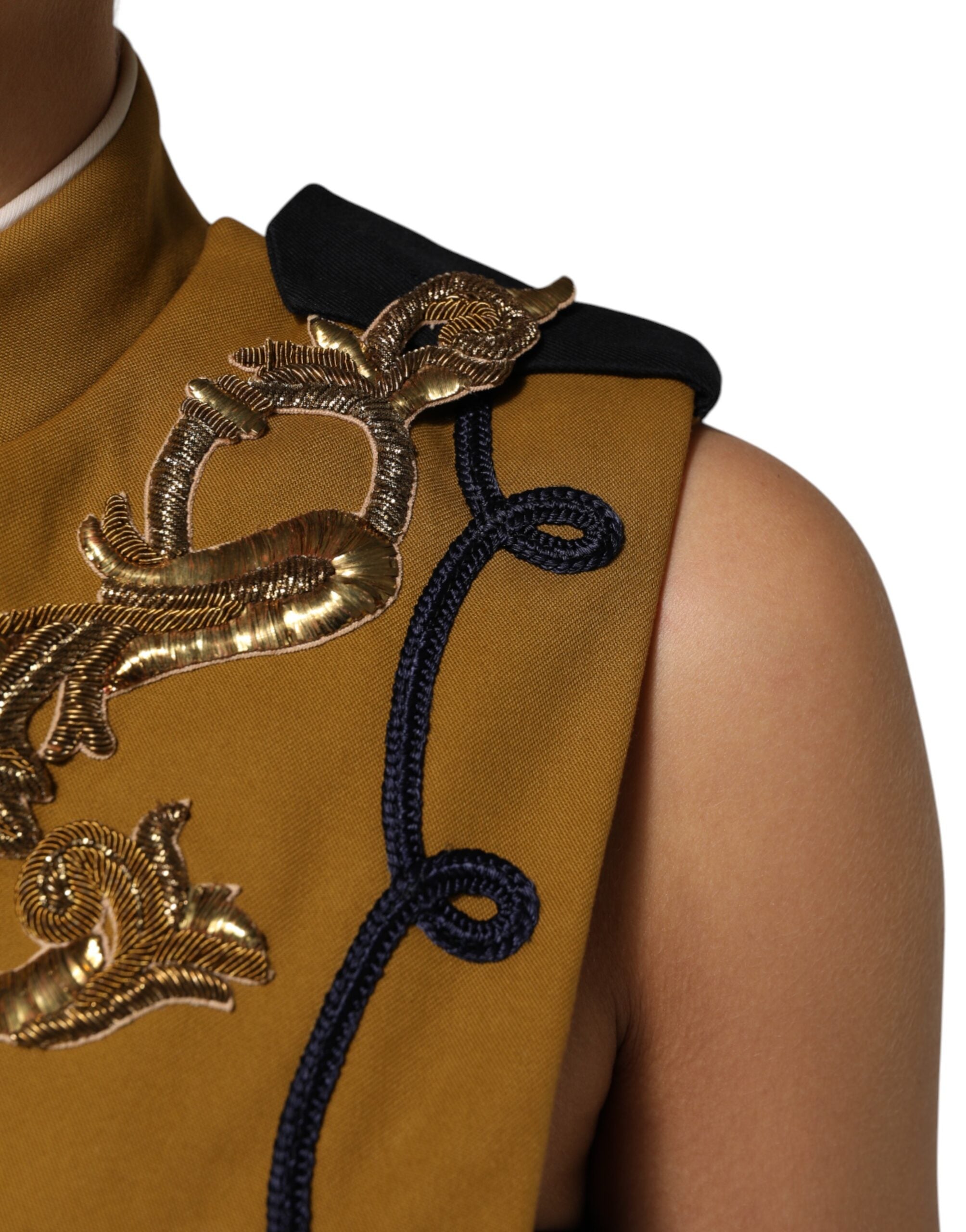 Veste veste Dolce & Gabbana jaune avec cristaux, style croix, vêtement de défilé de mode.
