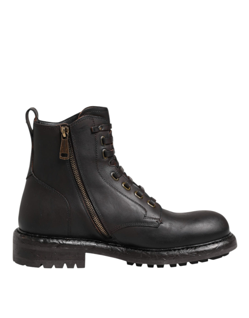 Bottes mi-mollet en cuir marron foncé avec lacets de la marque Dolce & Gabbana, vue de face.