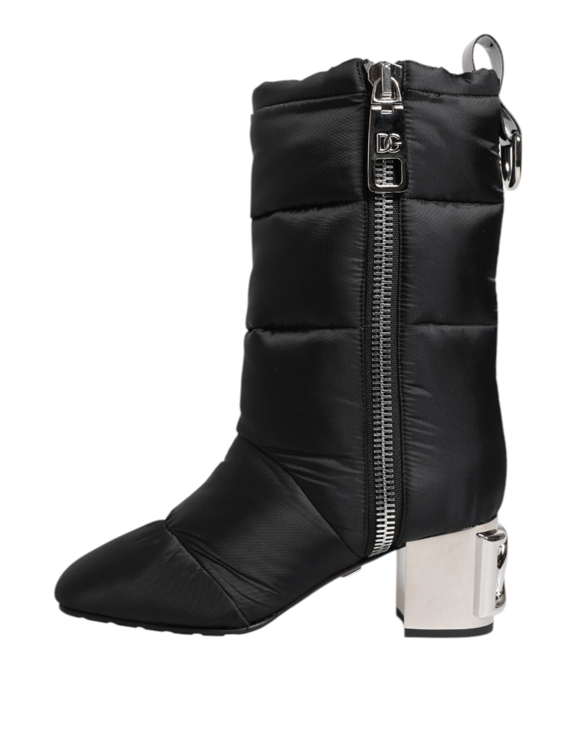 Bottes noires Dolce & Gabbana en cuir rembourré, mi-mollet avec logo, talons à semelle solide, style élégant et sophistiqué.
