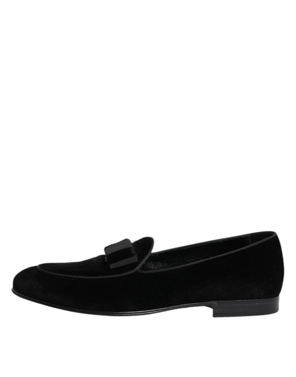 Chaussures habillées en velours noir Dolce & Gabbana pour homme, loafers formels élégants et sophistiqués.
