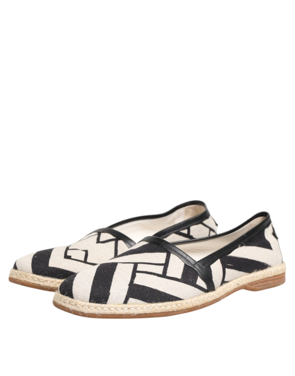 Chaussures espadrilles plates Dolce & Gabbana à rayures noires et blanches, vue de face, en toile avec semelle en corde.