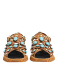 Sandales Dolce & Gabbana en cuir marron avec clous, semelle plate et design élégant pour femme.