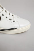 Chaussures hommes Dolce & Gabbana, sneakers sacré cœur blancs et argentés avec détails élégants et design moderne.