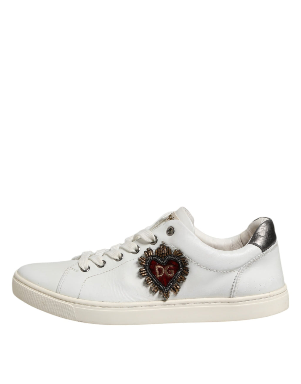 Chaussures sneakers hommes Dolce & Gabbana blanches avec cœur sacré argenté, design élégant et tendance.