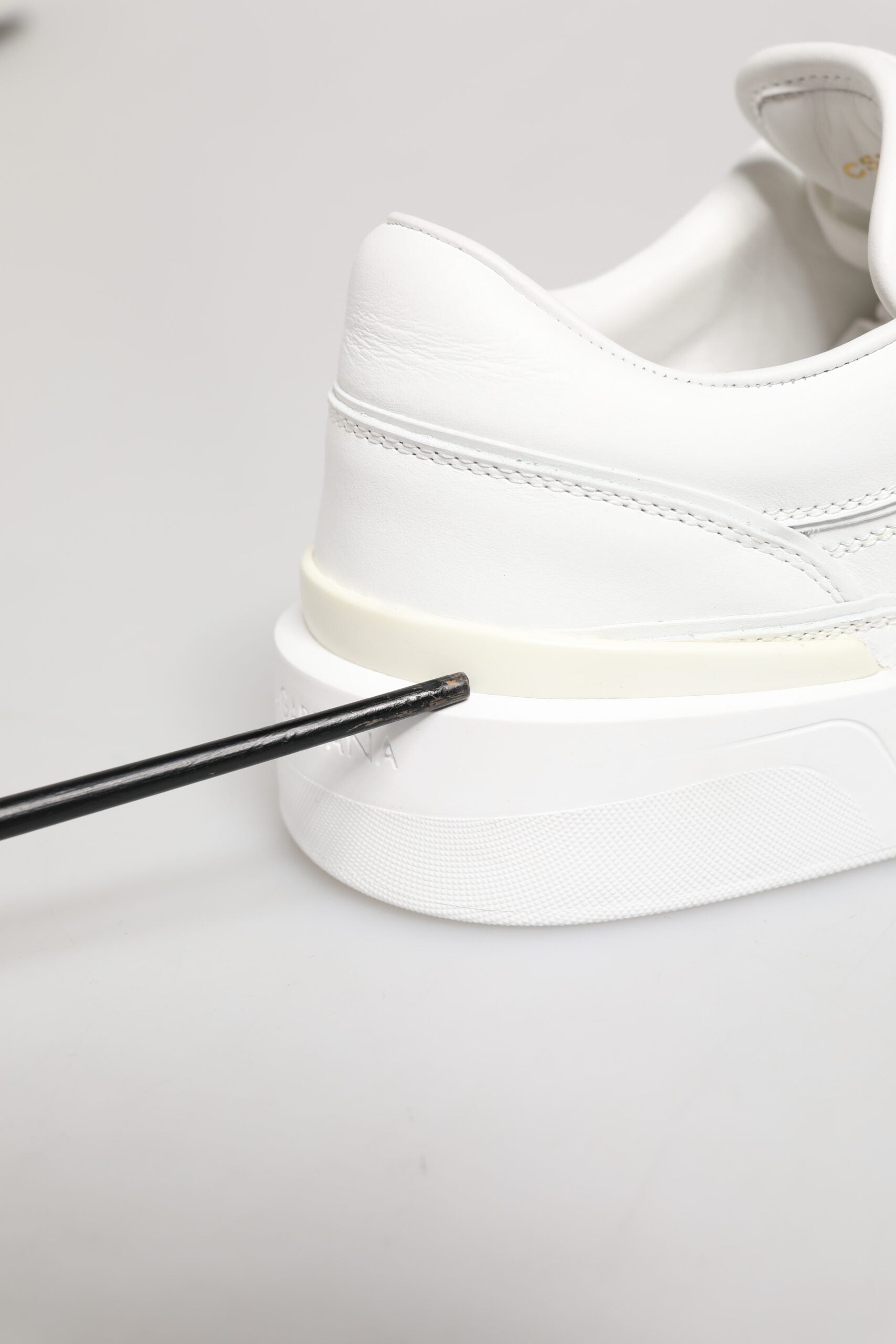 Chaussures basses en cuir blanc Dolce & Gabbana Miami, sneakers élégants pour un style décontracté et tendance.