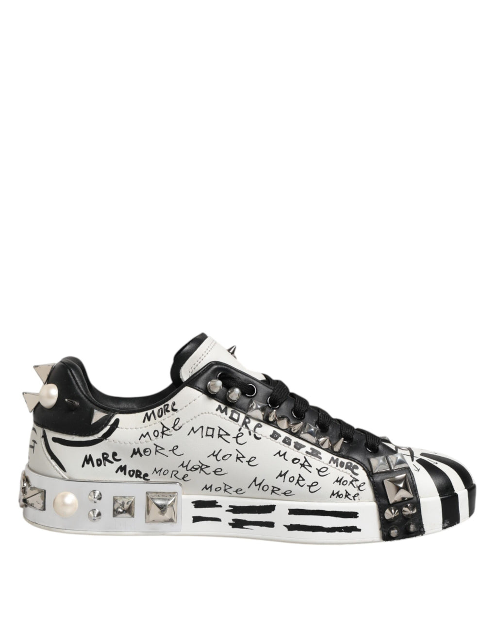 Chaussures sneakers basses Dolce & Gabbana noires et blanches à clous avec semelle en caoutchouc.