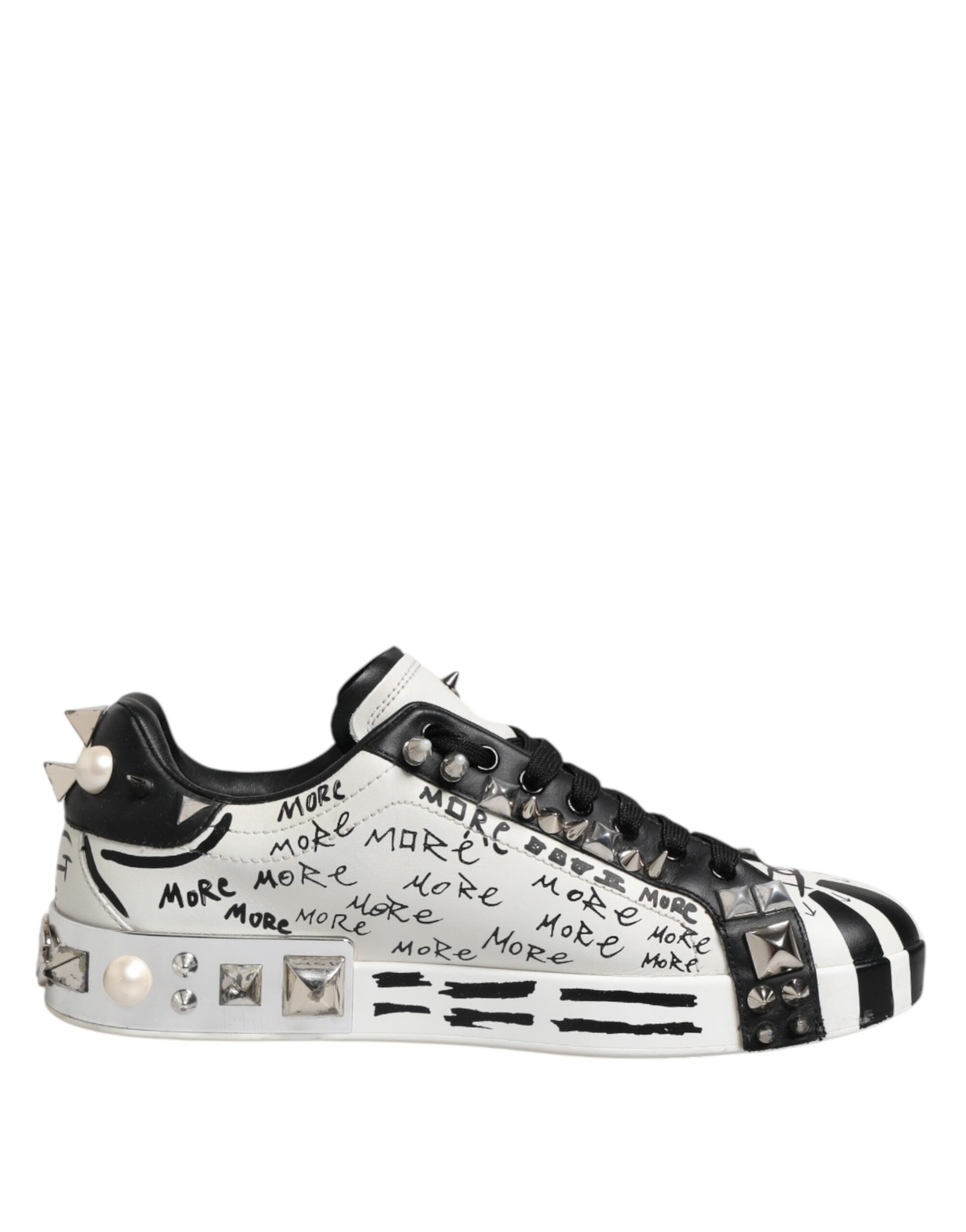 Chaussures sneakers basses Dolce & Gabbana noires et blanches à clous avec semelle en caoutchouc.