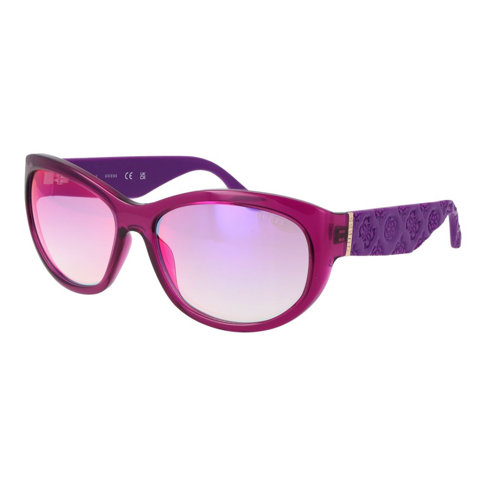 Lunettes de soleil en plastique violet de la marque Guess, avec monture élégante et design tendance.