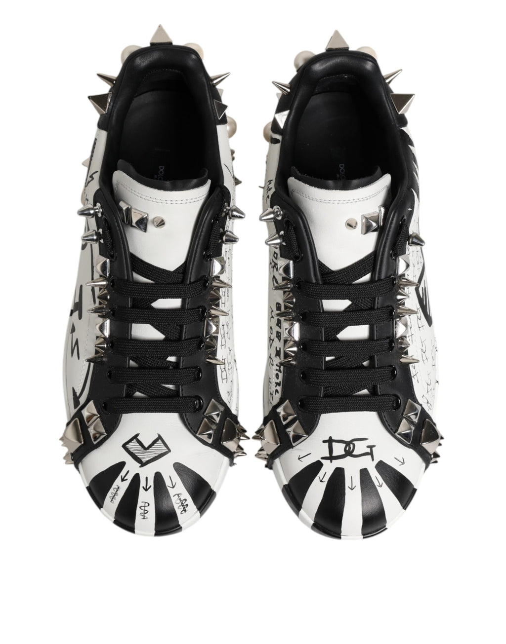Chaussures basses Dolce & Gabbana noires et blanches à clous, sneakers élégants en cuir avec semelle blanche.