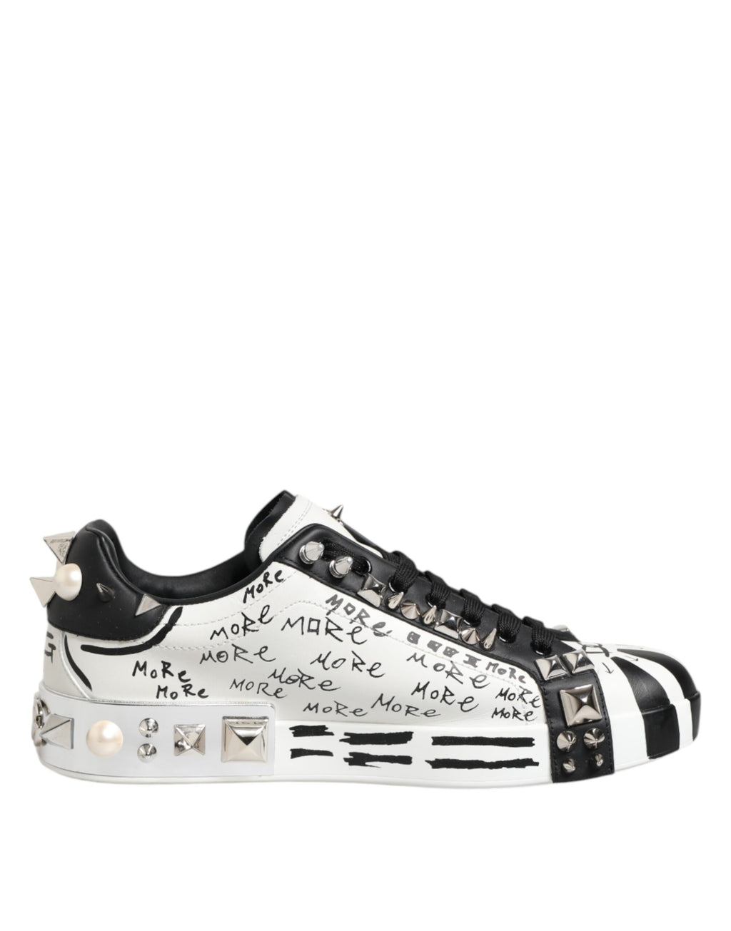 Chaussures basses Dolce & Gabbana noires et blanches avec clous, sneakers à la mode en cuir et textile.