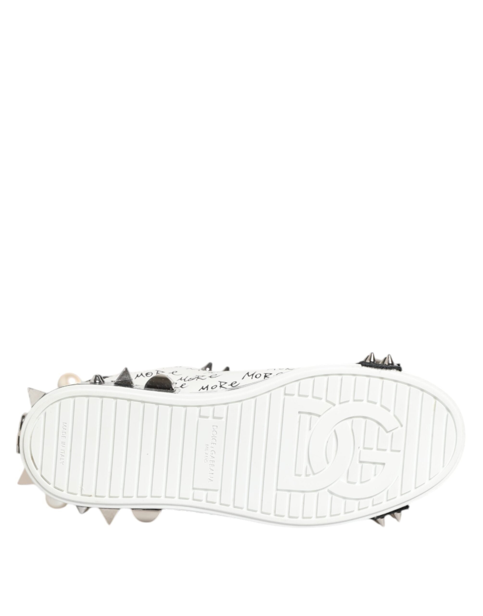 Chaussures basses Dolce & Gabbana noires et blanches avec clous, sneakers en cuir pour homme.