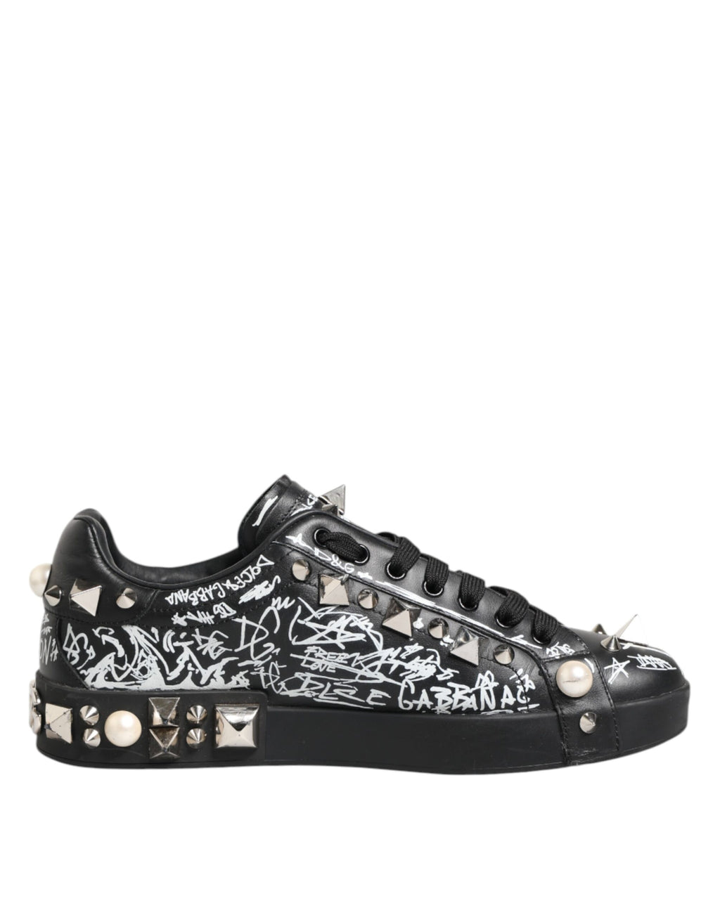 Chaussures sneakers noires Dolce & Gabbana Portofino Stud avec embellissements, vue de face et détails de la semelle.