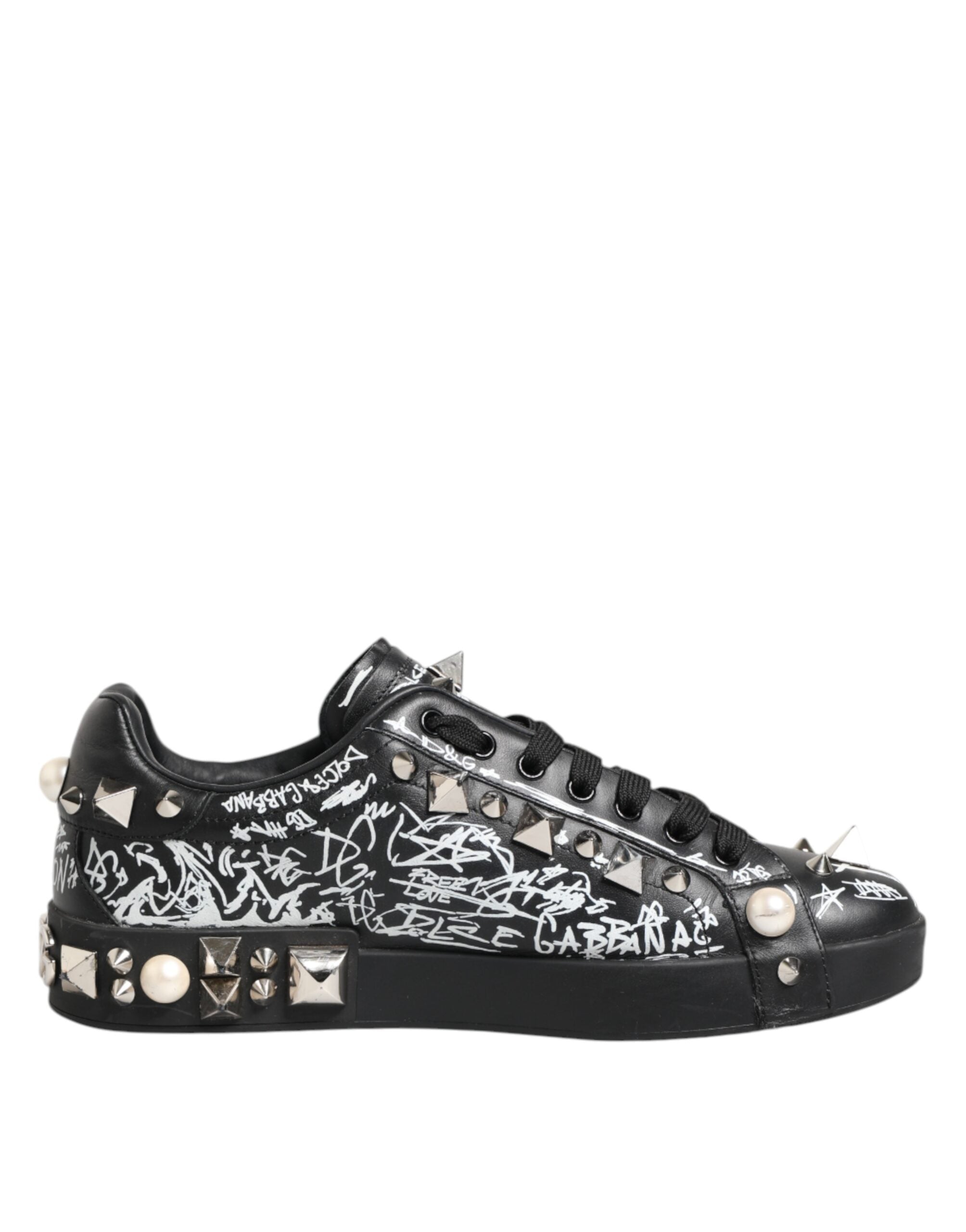 Chaussures sneakers noires Dolce & Gabbana Portofino Stud avec embellissements, vue de face et détails de la semelle.