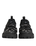 Chaussures de trekking basses noires Dolce & Gabbana avec lacets, semelle robuste et design élégant.