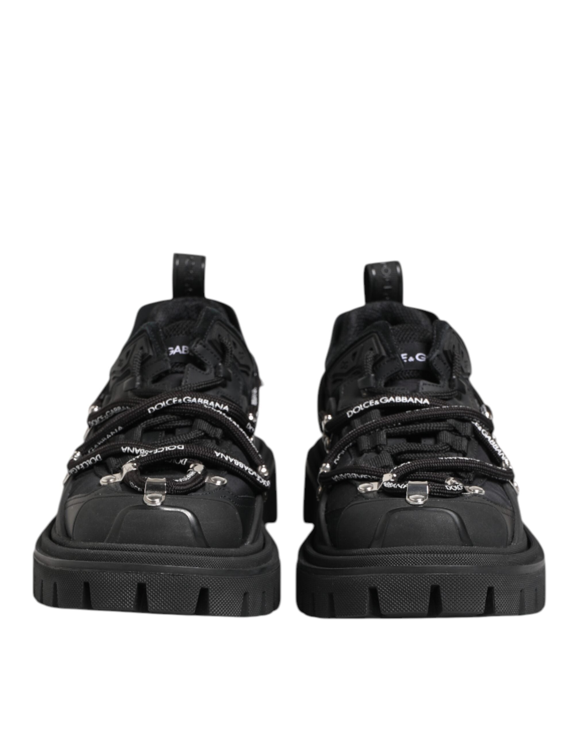 Chaussures de trekking basses noires Dolce & Gabbana avec lacets, semelle robuste et design élégant.