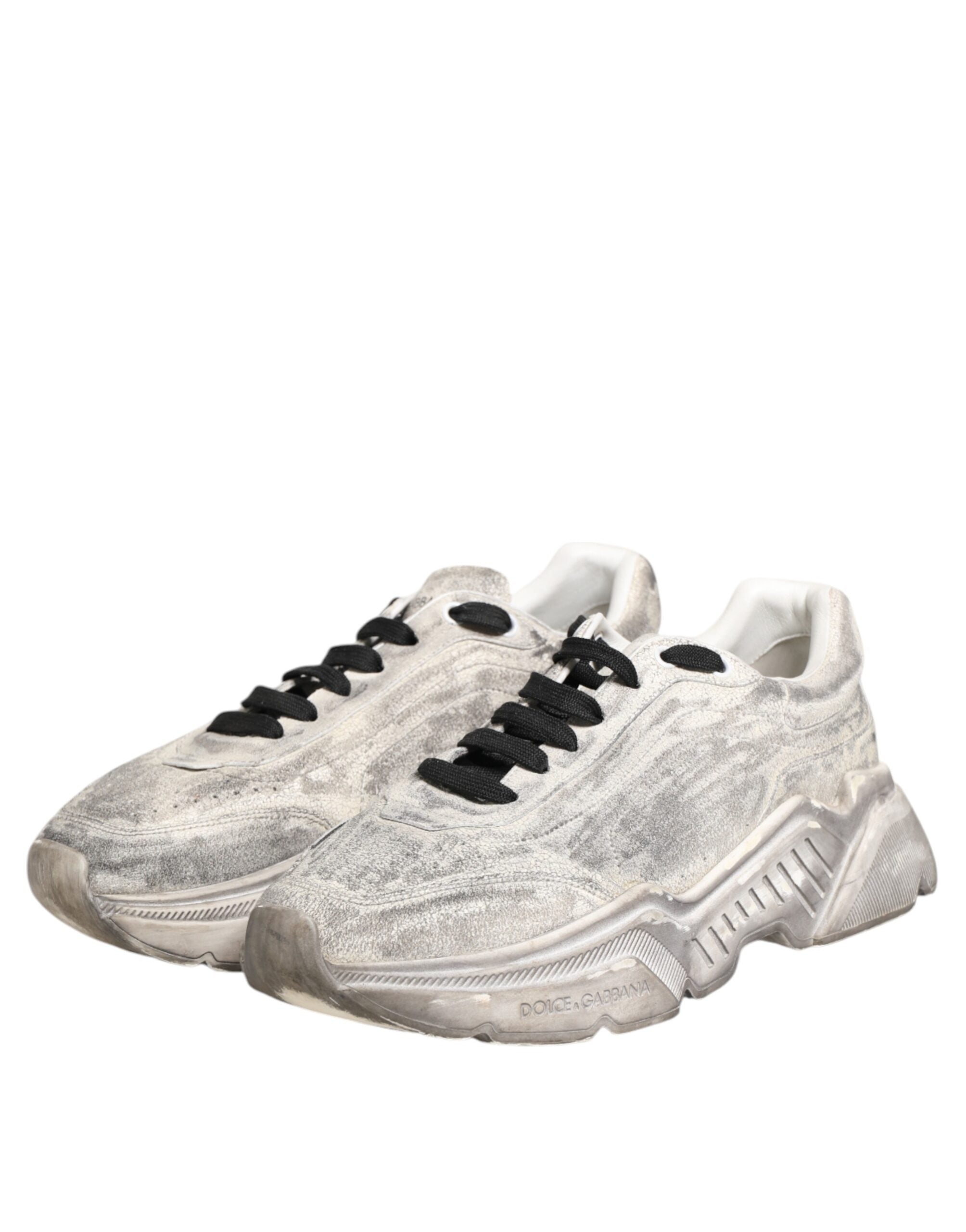 Chaussures sneakers basses blanches Dolce & Gabbana Daymaster pour hommes, vue de face avec détails de la semelle.