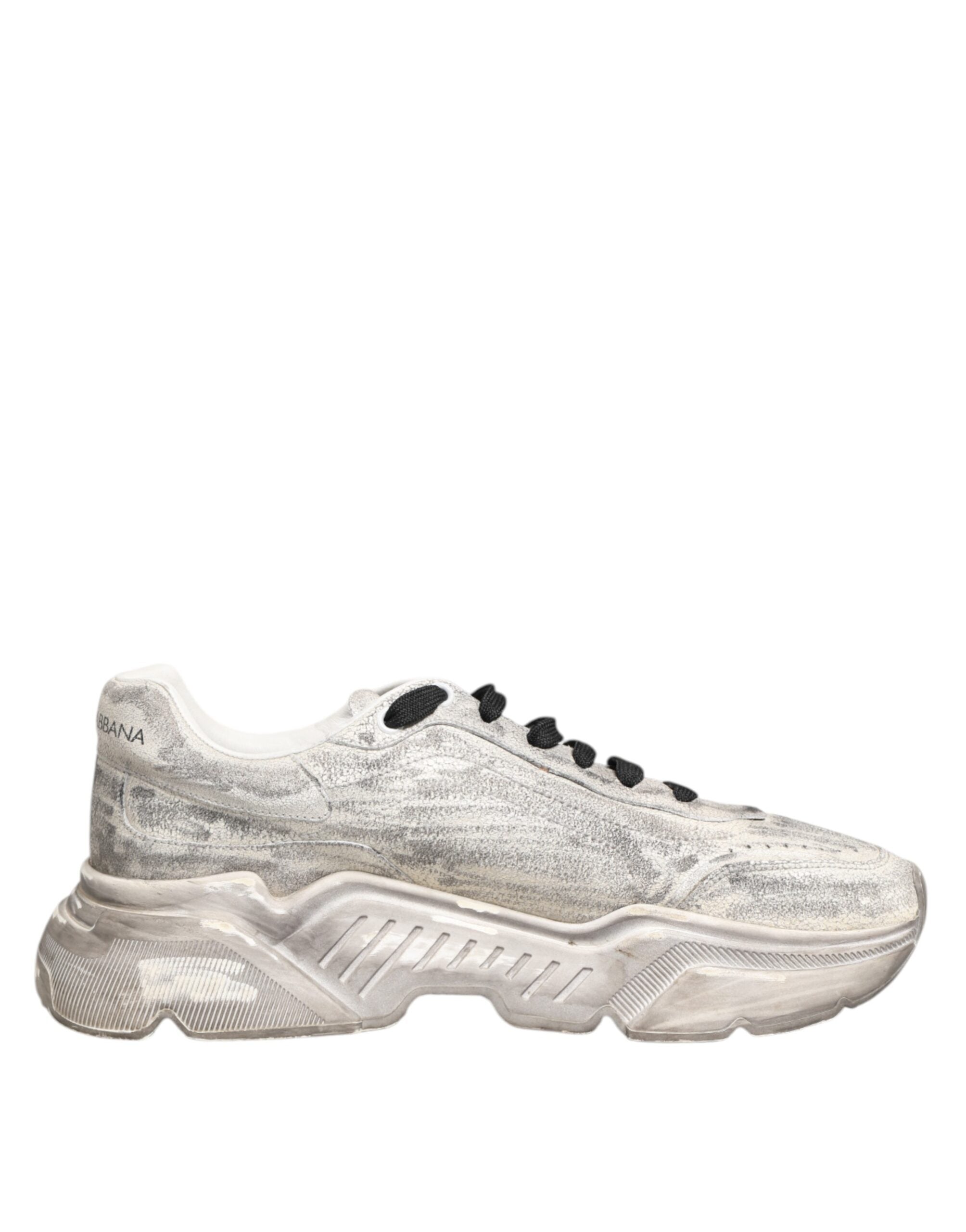 Chaussures sneakers basses blanches Dolce & Gabbana Daymaster pour hommes, vue de face avec détails en cuir et semelles blanches.