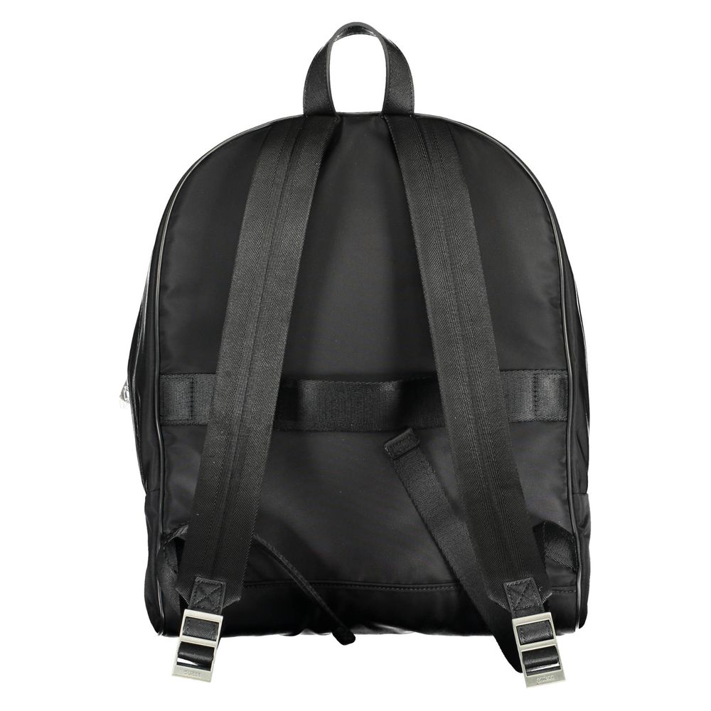 Sac à dos noir en nylon pour homme de Guess Jeans, style moderne et pratique avec plusieurs compartiments.